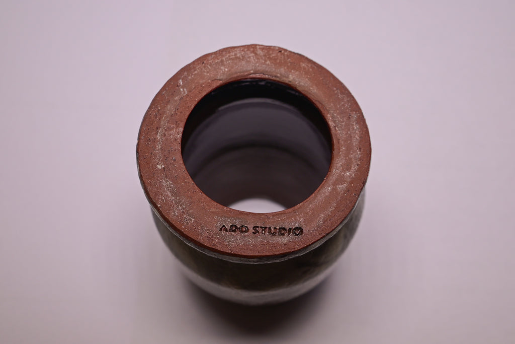 Chasen holder Hakeme | Ado Studio