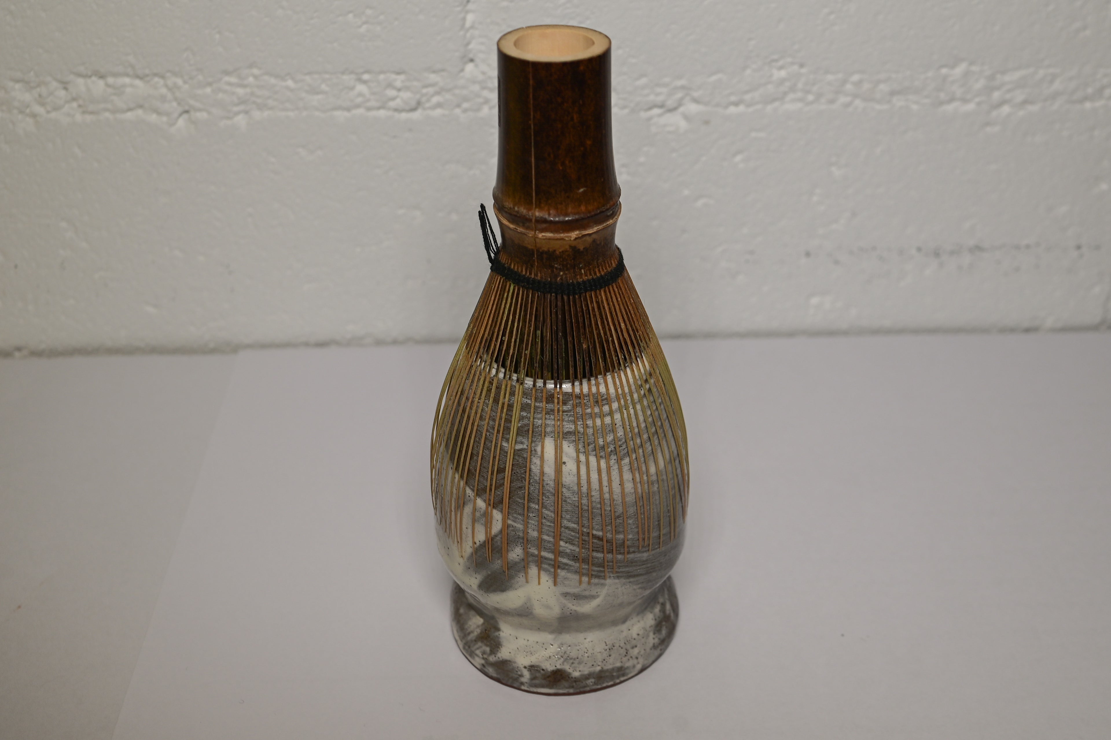 Chasen holder Hakeme | Ado Studio